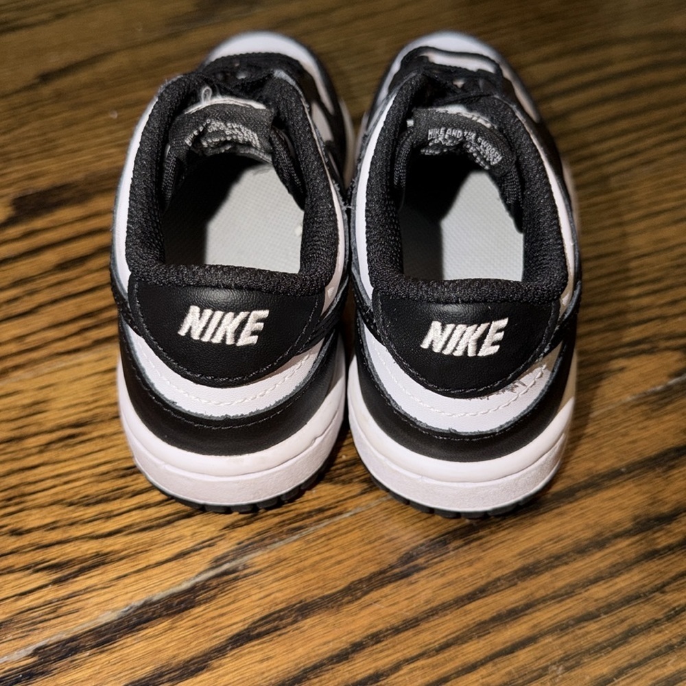 Nike Kids Black & White Low Dunk Sneakers 9C - Picture 5 of 7